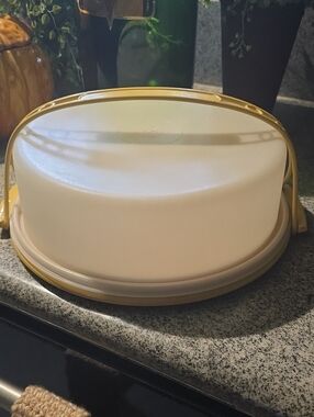 Vintage Tupperware Pie Carrier